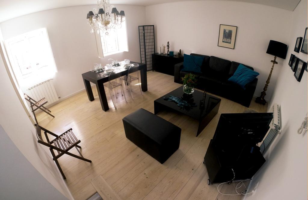 Triplex With Garage - Praca Das Flores Lisboa Habitación foto
